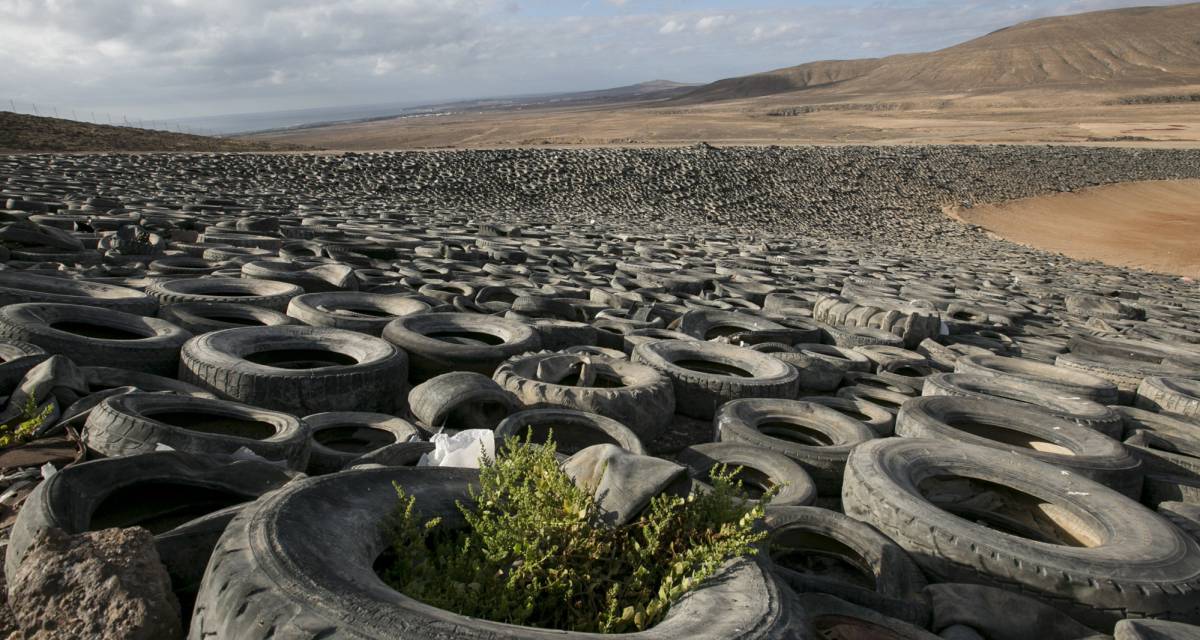 El cementerio de neumáticos de Seseña